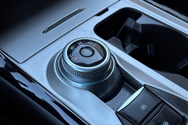 Ford Explorer Vehicle Full-screen Gallery Image 35