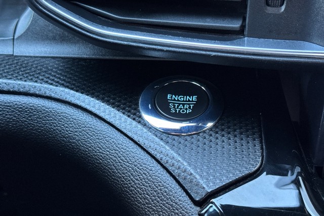 Ford Explorer Vehicle Full-screen Gallery Image 36