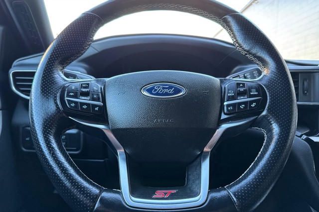 Ford Explorer Vehicle Full-screen Gallery Image 37