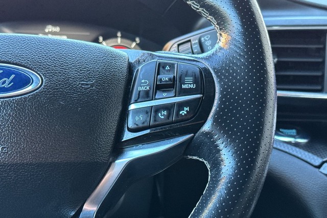 Ford Explorer Vehicle Full-screen Gallery Image 40