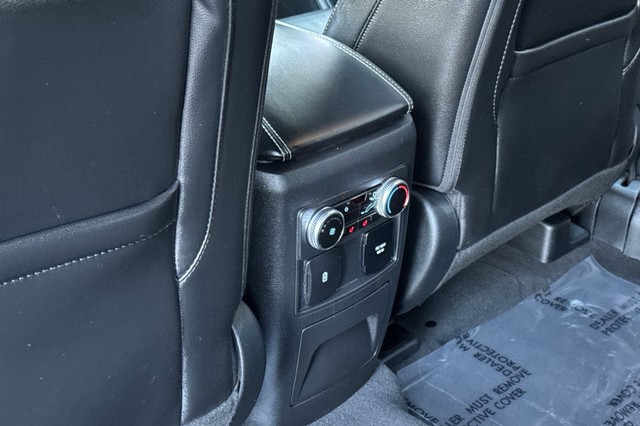 Ford Explorer Vehicle Full-screen Gallery Image 45