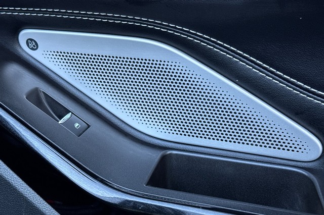 Ford Explorer Vehicle Full-screen Gallery Image 46