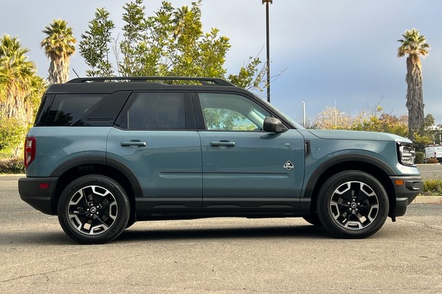 Ford Bronco Sport Vehicle Full-screen Gallery Image 02