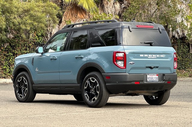 Ford Bronco Sport Vehicle Full-screen Gallery Image 05