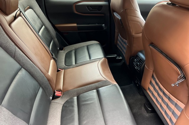 Ford Bronco Sport Vehicle Full-screen Gallery Image 17