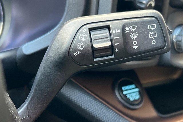 Ford Bronco Sport Vehicle Full-screen Gallery Image 38