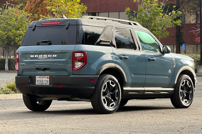Ford Bronco Sport Vehicle Full-screen Gallery Image 03