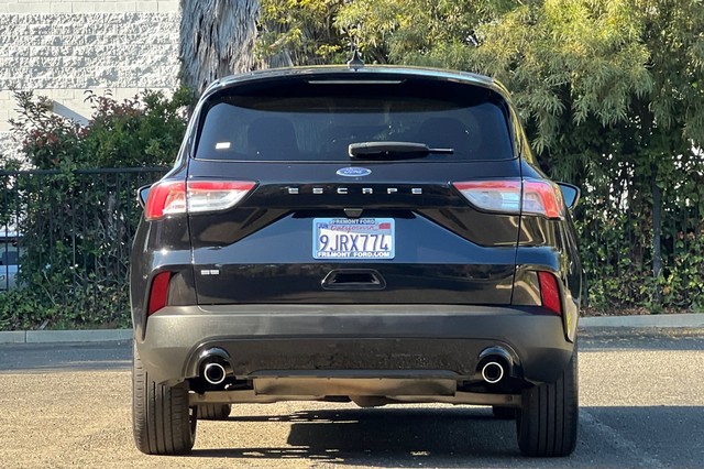 Ford Escape Vehicle Full-screen Gallery Image 04