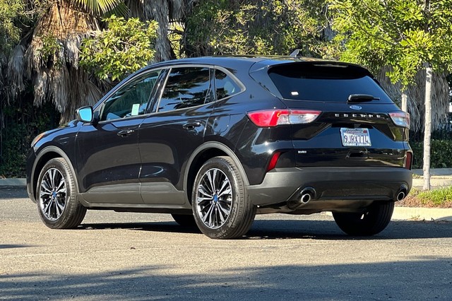 Ford Escape Vehicle Full-screen Gallery Image 05