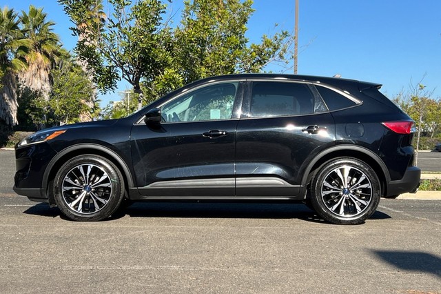 Ford Escape Vehicle Full-screen Gallery Image 06