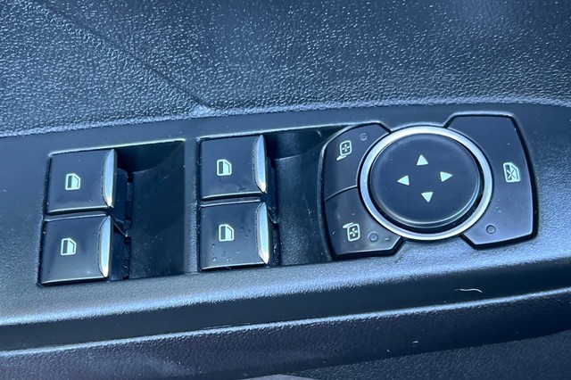 Ford Escape Vehicle Full-screen Gallery Image 11