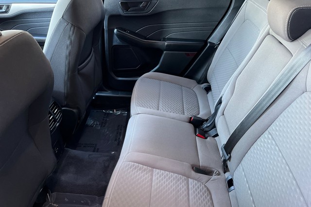 Ford Escape Vehicle Full-screen Gallery Image 13