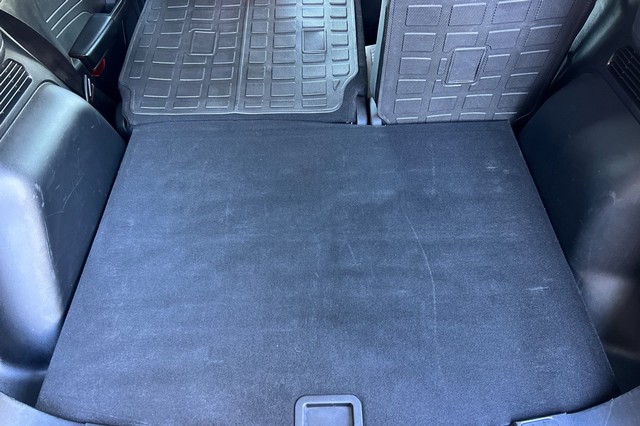 Ford Escape Vehicle Full-screen Gallery Image 16