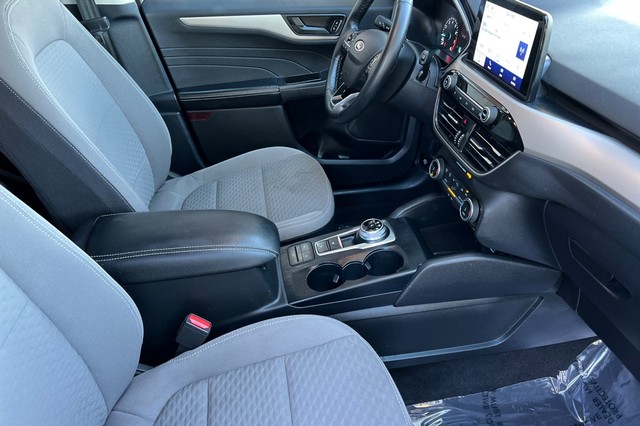 Ford Escape Vehicle Full-screen Gallery Image 18