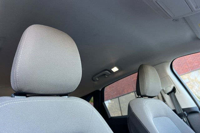 Ford Escape Vehicle Full-screen Gallery Image 19