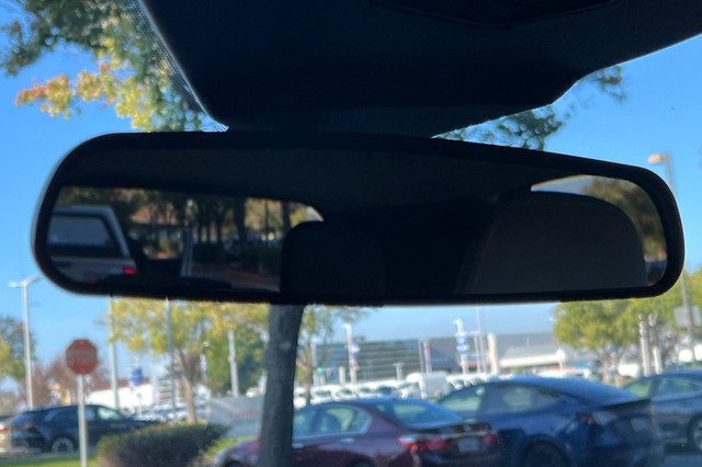 Ford Escape Vehicle Full-screen Gallery Image 23