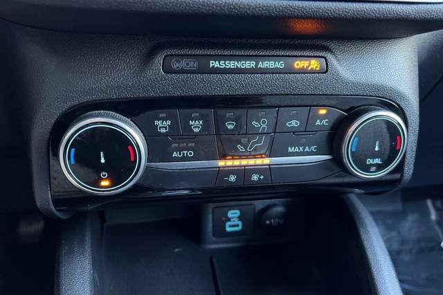 Ford Escape Vehicle Full-screen Gallery Image 26