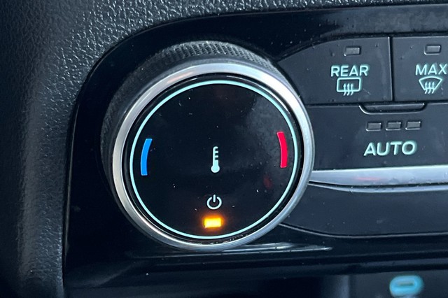 Ford Escape Vehicle Full-screen Gallery Image 27