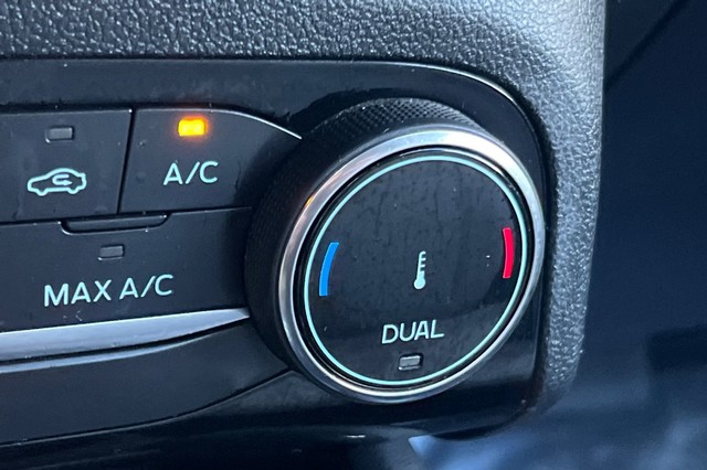 Ford Escape Vehicle Full-screen Gallery Image 28