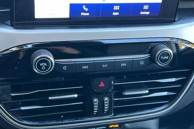 Ford Escape Vehicle Full-screen Gallery Image 29