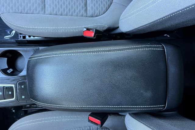 Ford Escape Vehicle Full-screen Gallery Image 30