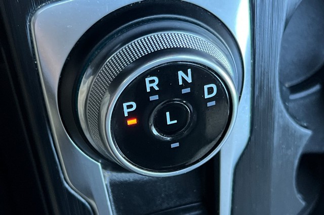 Ford Escape Vehicle Full-screen Gallery Image 31