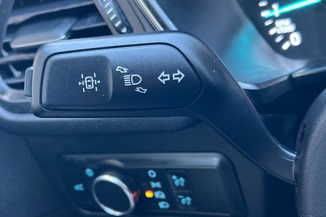 Ford Escape Vehicle Full-screen Gallery Image 35