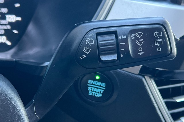 Ford Escape Vehicle Full-screen Gallery Image 37