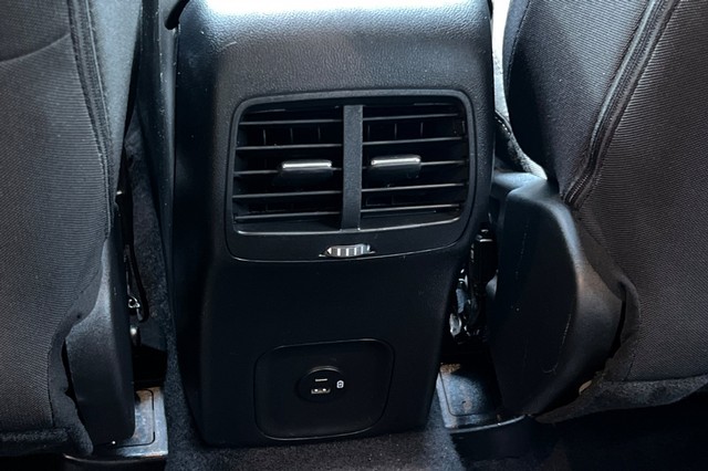 Ford Escape Vehicle Full-screen Gallery Image 41