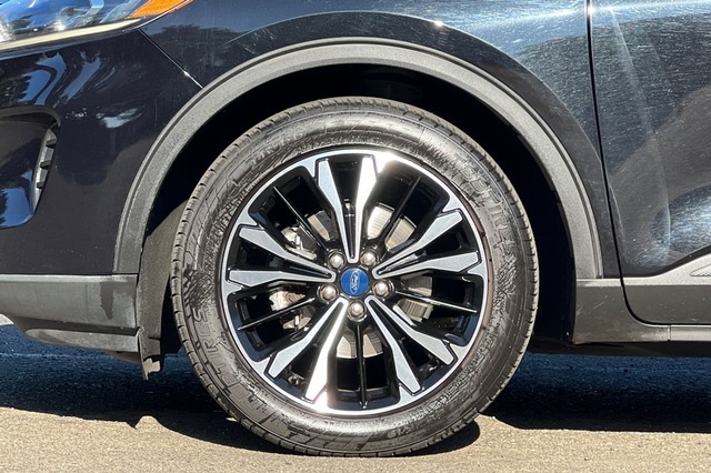 Ford Escape Vehicle Full-screen Gallery Image 43