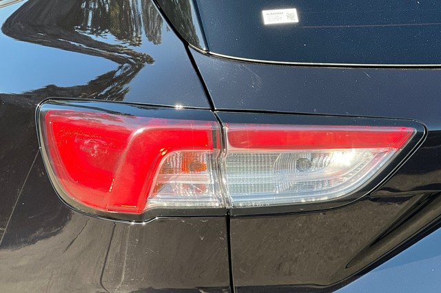 Ford Escape Vehicle Full-screen Gallery Image 46