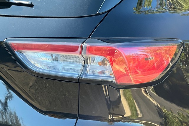 Ford Escape Vehicle Full-screen Gallery Image 48