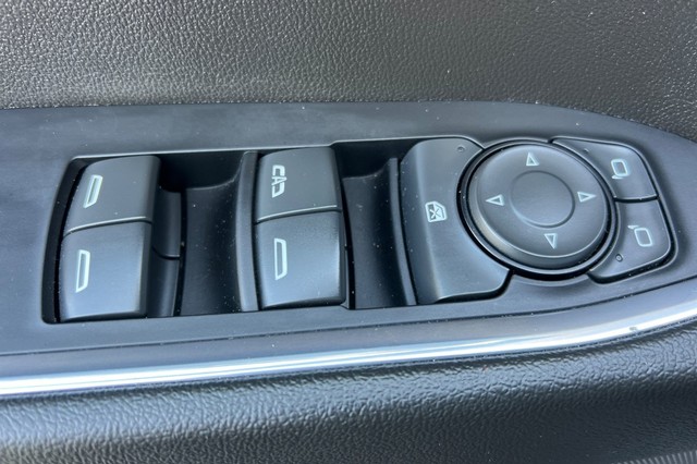 Chevrolet Silverado 1500 Vehicle Full-screen Gallery Image 10