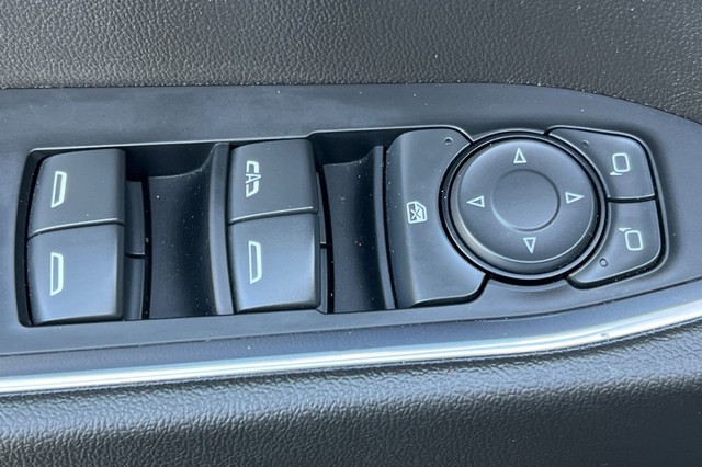 Chevrolet Silverado 1500 Vehicle Full-screen Gallery Image 11