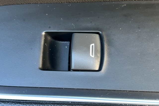 Chevrolet Silverado 1500 Vehicle Full-screen Gallery Image 20