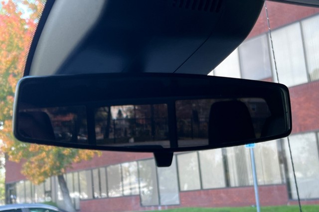 Chevrolet Silverado 1500 Vehicle Full-screen Gallery Image 22