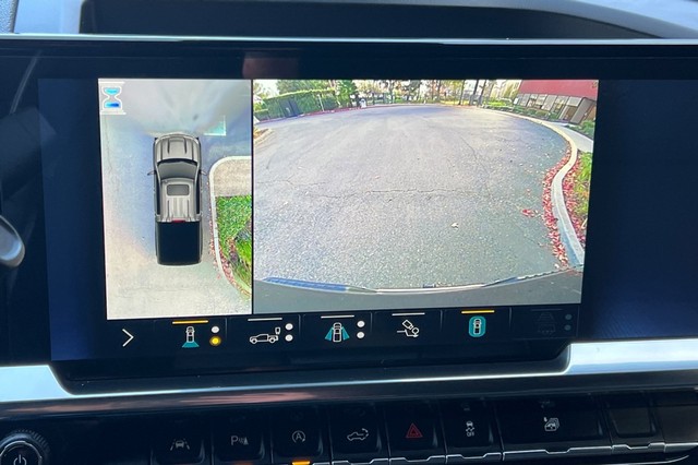 Chevrolet Silverado 1500 Vehicle Full-screen Gallery Image 24