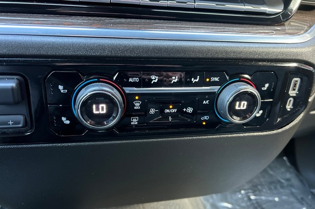 Chevrolet Silverado 1500 Vehicle Full-screen Gallery Image 25