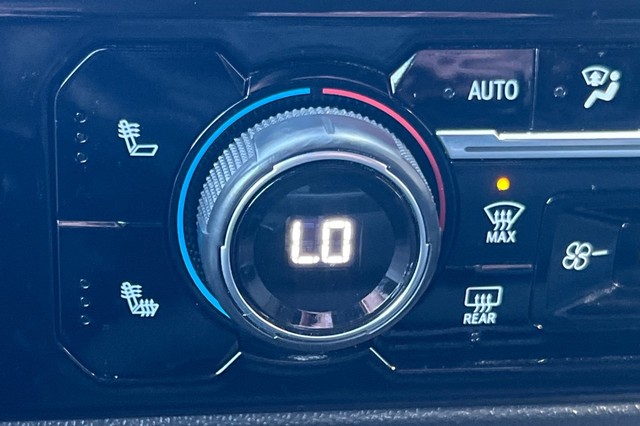 Chevrolet Silverado 1500 Vehicle Full-screen Gallery Image 26