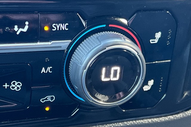 Chevrolet Silverado 1500 Vehicle Full-screen Gallery Image 27