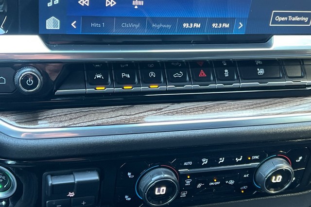 Chevrolet Silverado 1500 Vehicle Full-screen Gallery Image 28