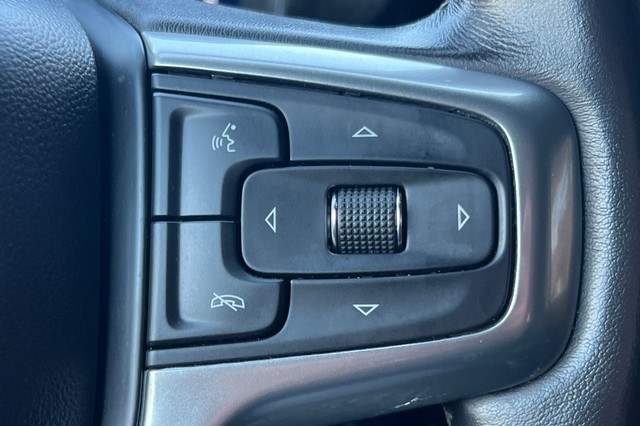 Chevrolet Silverado 1500 Vehicle Full-screen Gallery Image 35