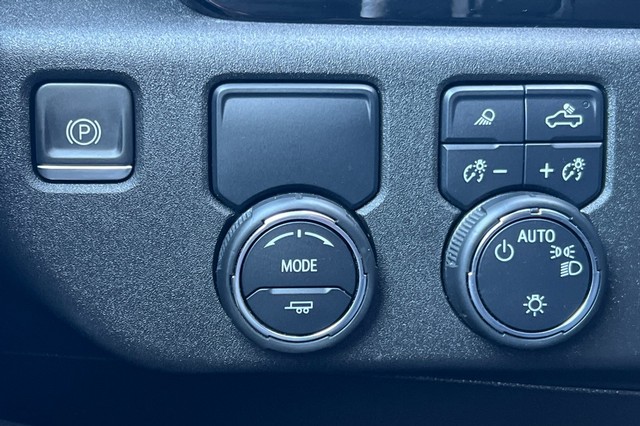 Chevrolet Silverado 1500 Vehicle Full-screen Gallery Image 38