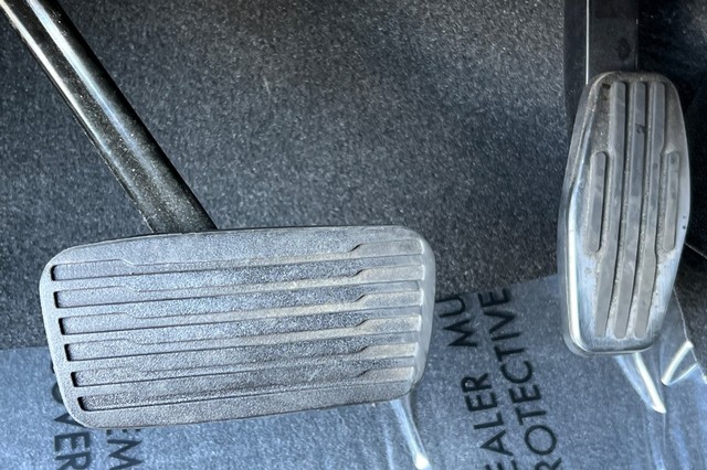 Chevrolet Silverado 1500 Vehicle Full-screen Gallery Image 40