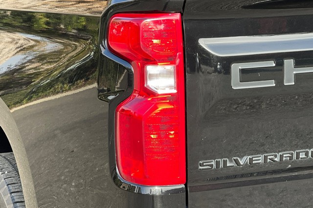 Chevrolet Silverado 1500 Vehicle Full-screen Gallery Image 44