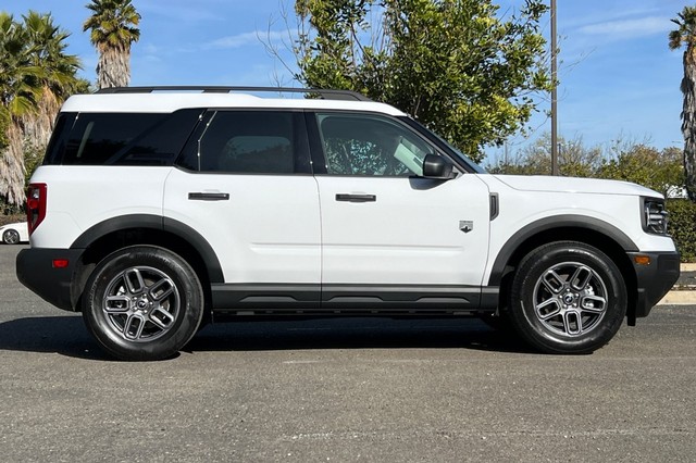 Ford Bronco Sport Vehicle Full-screen Gallery Image 02