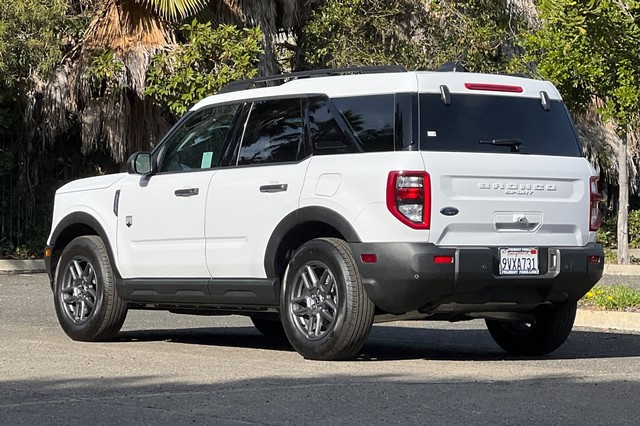 Ford Bronco Sport Vehicle Full-screen Gallery Image 05
