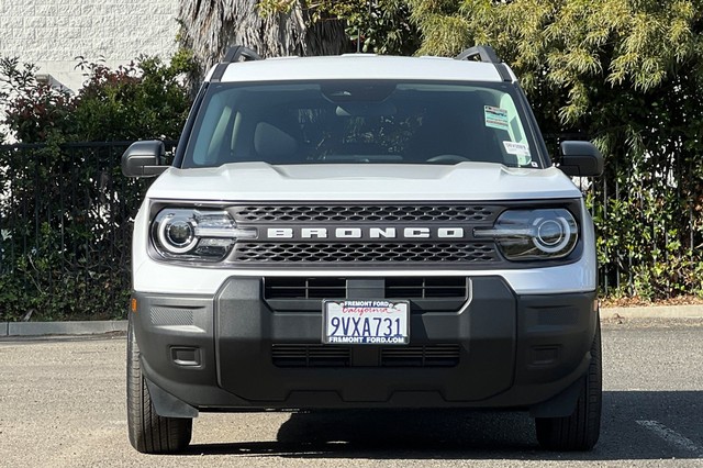 Ford Bronco Sport Vehicle Full-screen Gallery Image 08