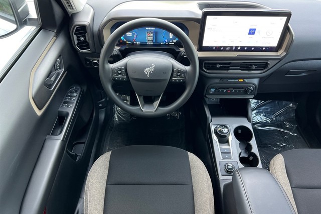 Ford Bronco Sport Vehicle Full-screen Gallery Image 15