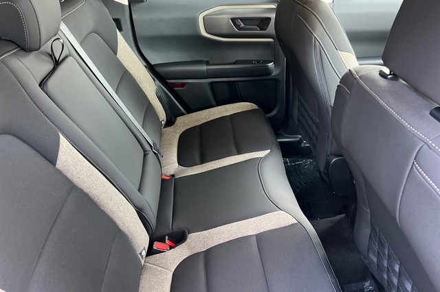 Ford Bronco Sport Vehicle Full-screen Gallery Image 17